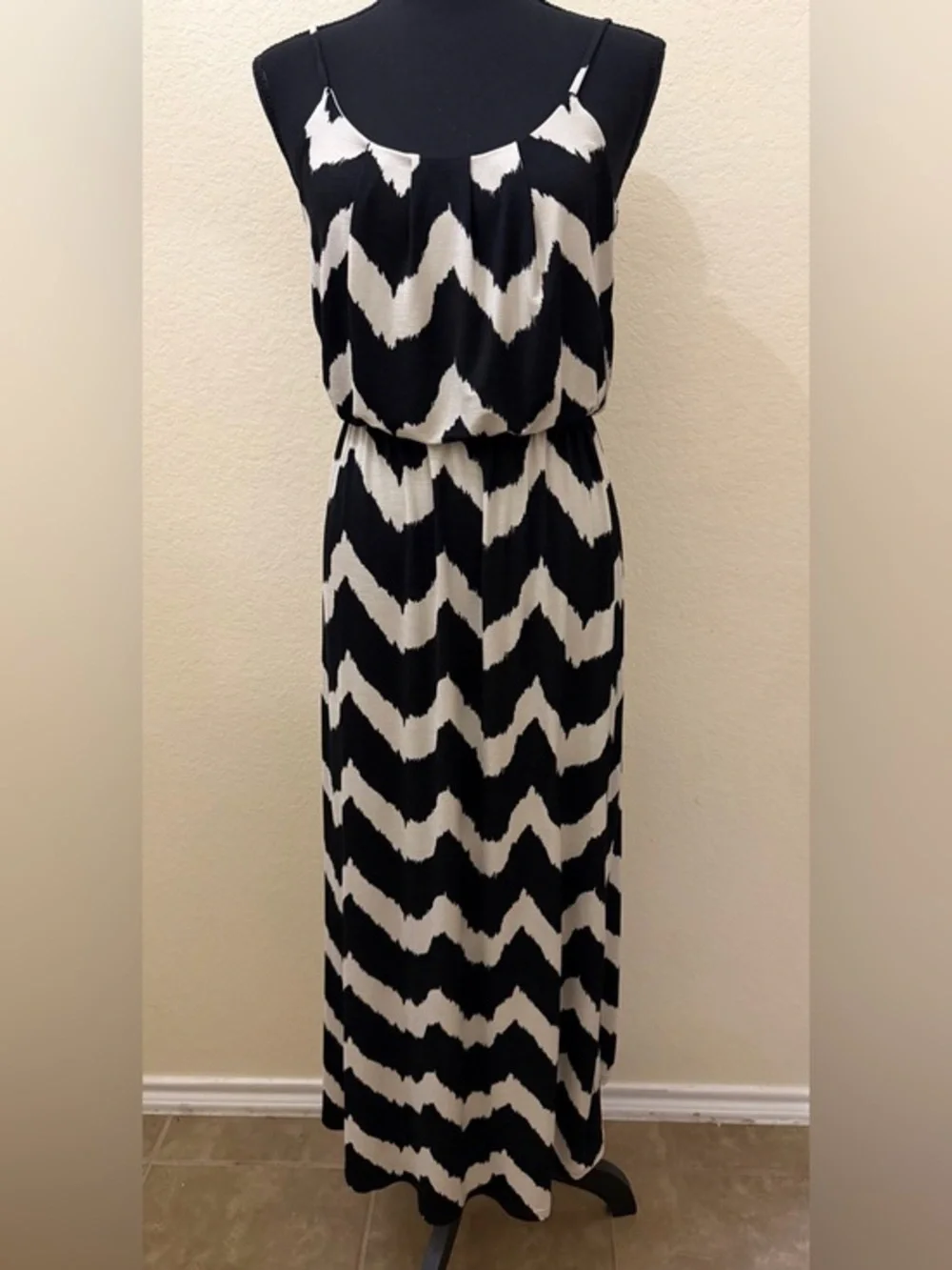 Women’s Black and Cream Zigzag Maxi Dress - Sleeveless